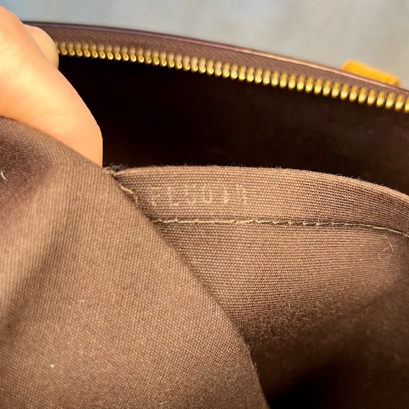 Louis Vuitton Amarante Vernis Monogram Bellevue GM Bag - Picture 16 of 17